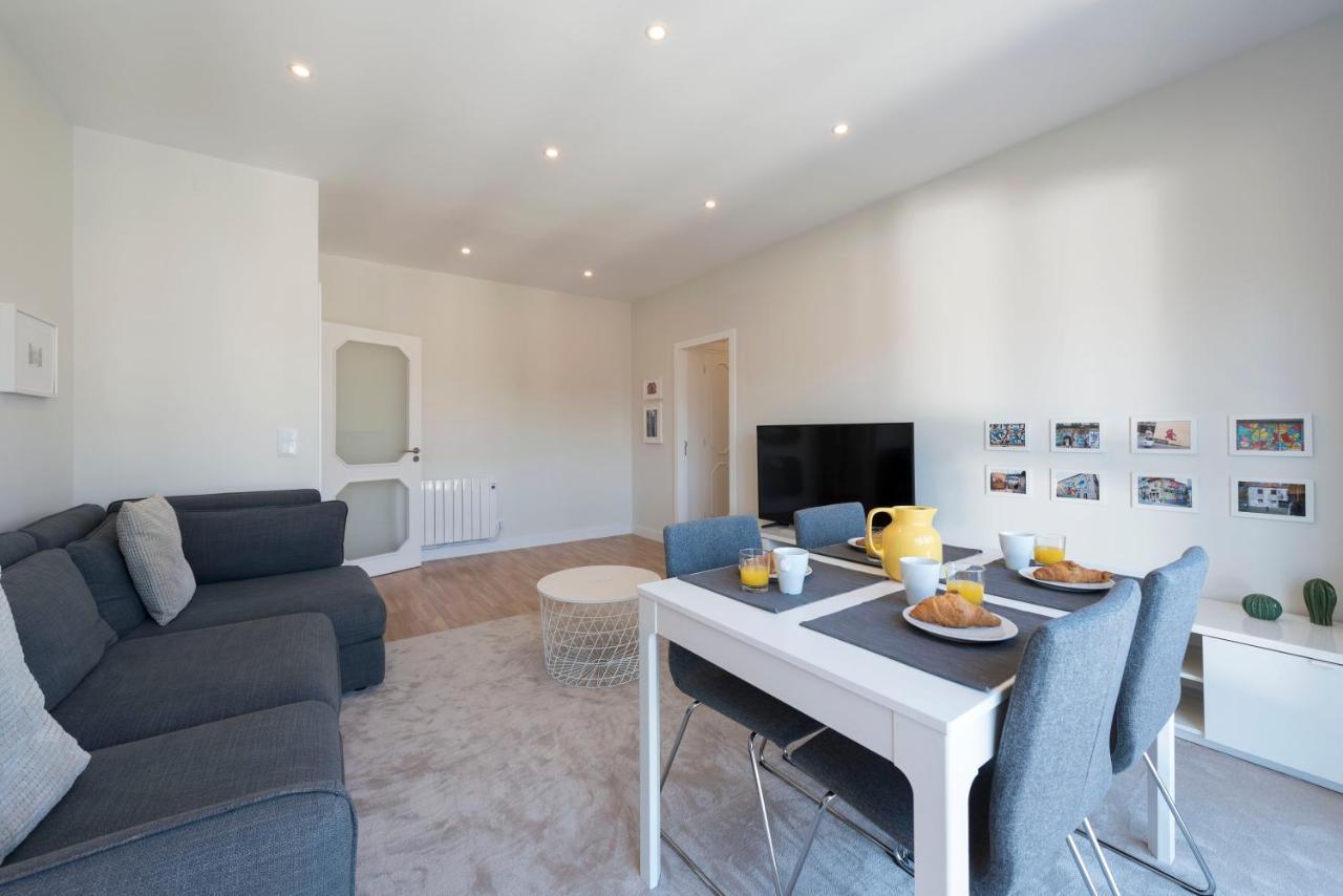 Lovelystay - Downtown Modern 2Br Flat With Free Parking Porto Buitenkant foto
