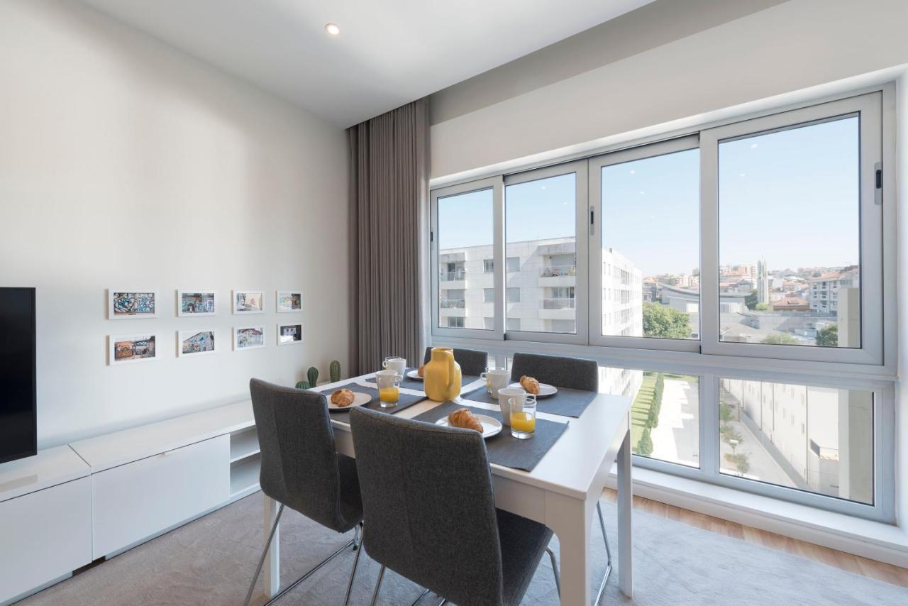 Lovelystay - Downtown Modern 2Br Flat With Free Parking Porto Buitenkant foto