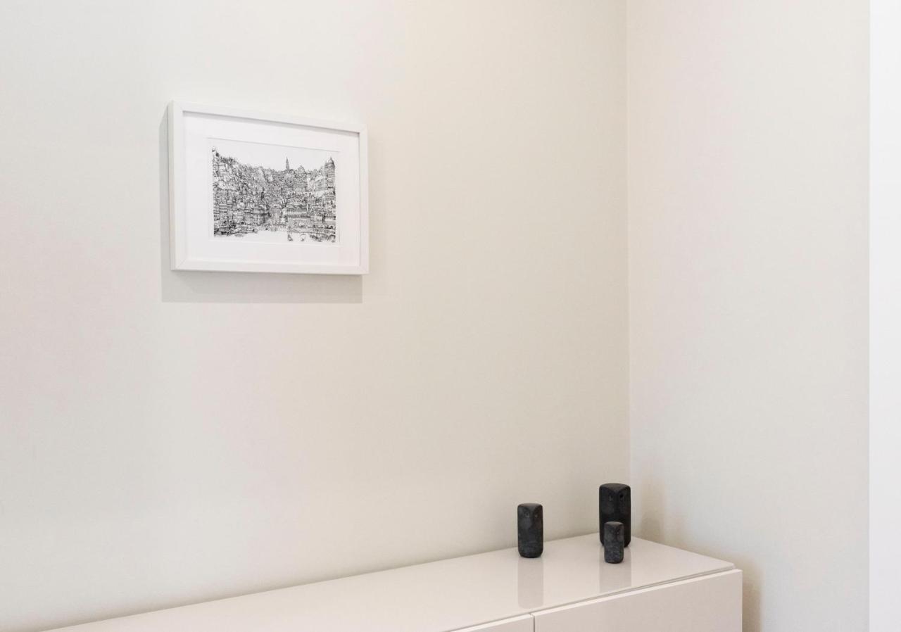 Lovelystay - Downtown Modern 2Br Flat With Free Parking Porto Buitenkant foto