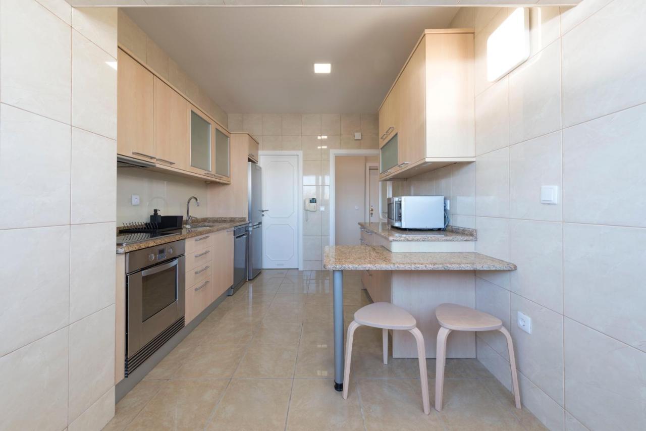 Lovelystay - Downtown Modern 2Br Flat With Free Parking Porto Buitenkant foto