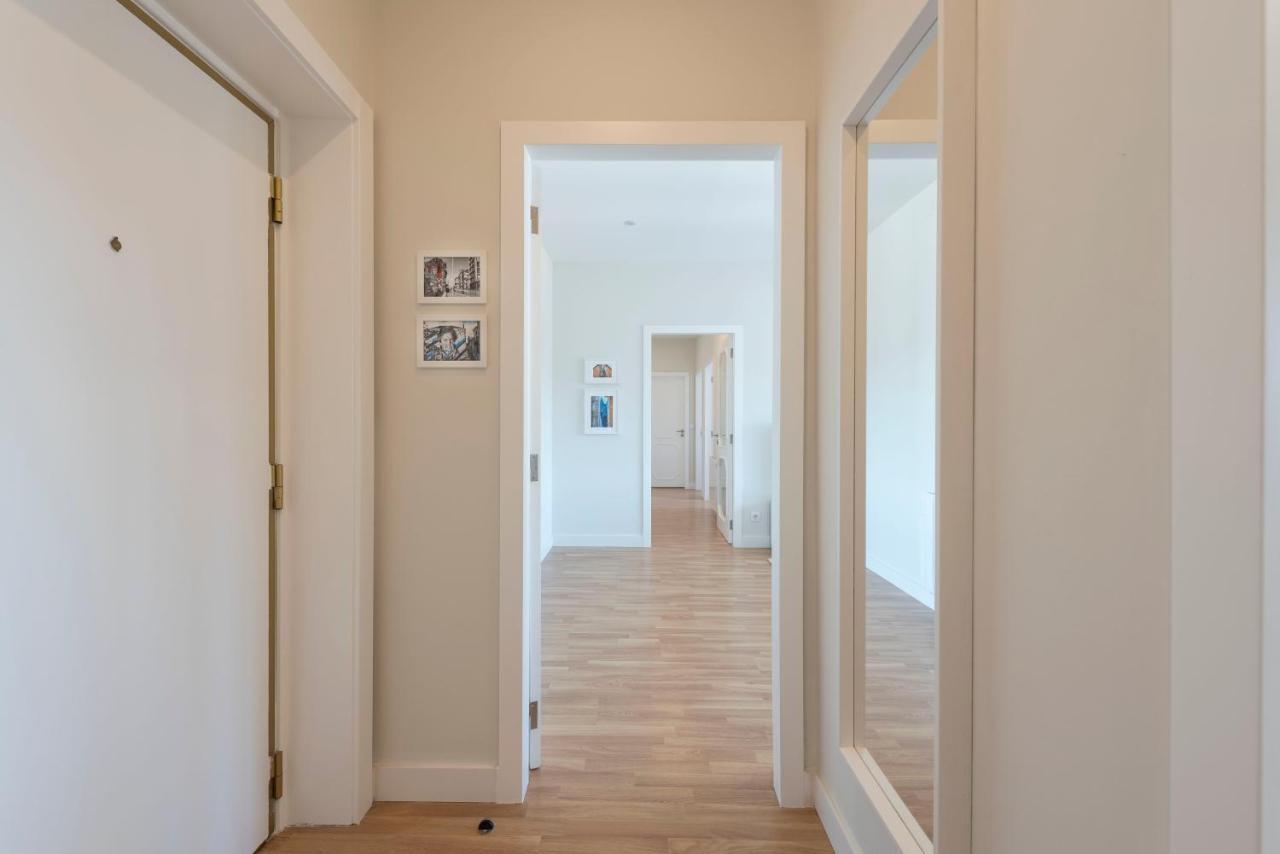 Lovelystay - Downtown Modern 2Br Flat With Free Parking Porto Buitenkant foto