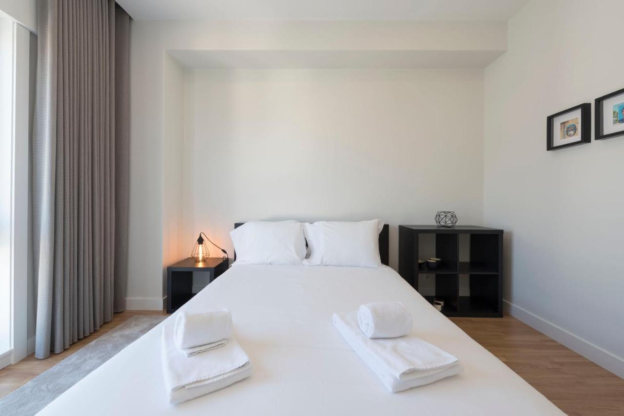 Lovelystay - Downtown Modern 2Br Flat With Free Parking Porto Buitenkant foto