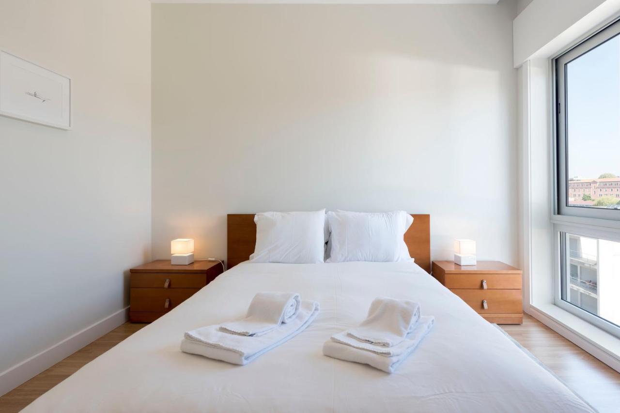 Lovelystay - Downtown Modern 2Br Flat With Free Parking Porto Buitenkant foto