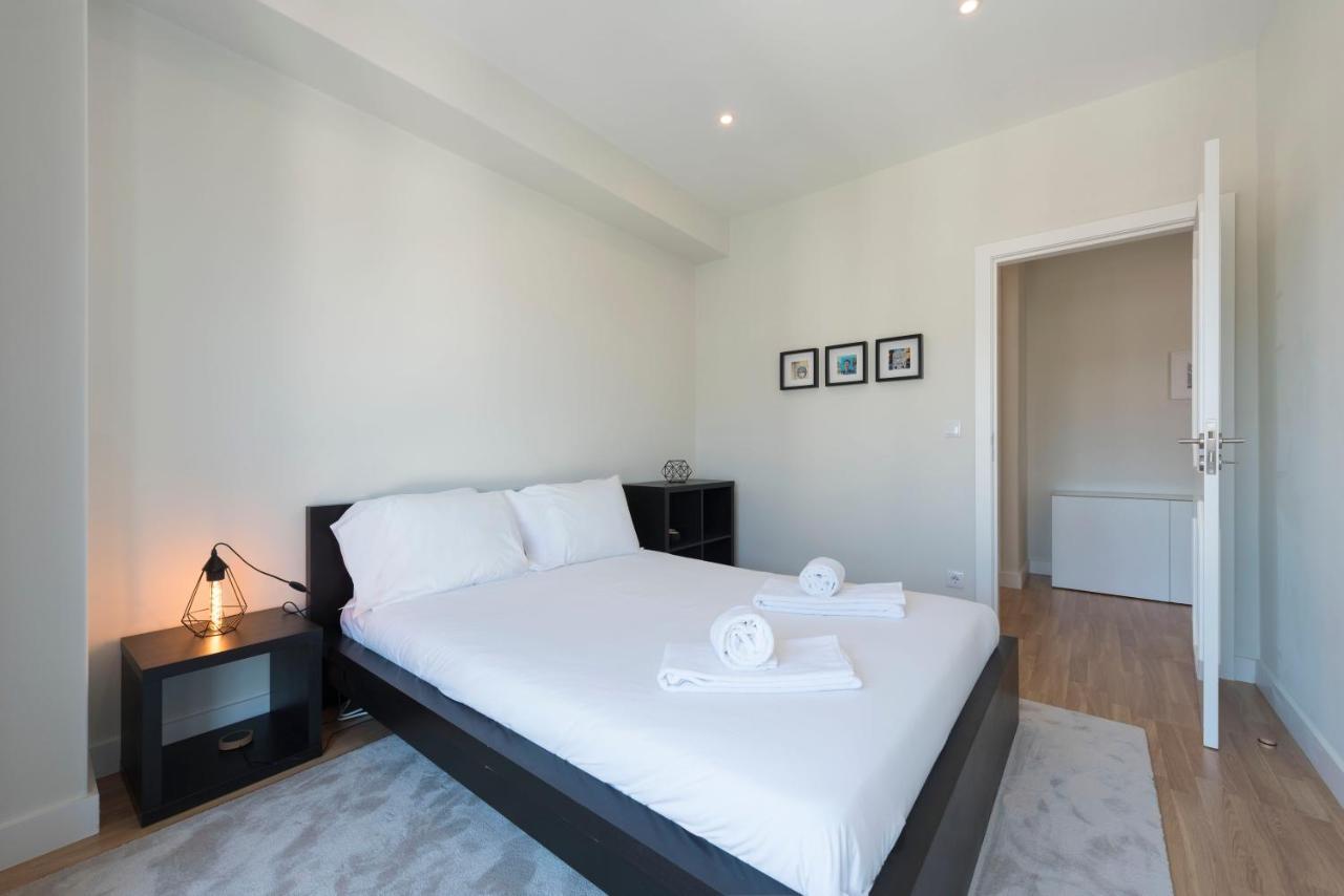 Lovelystay - Downtown Modern 2Br Flat With Free Parking Porto Buitenkant foto
